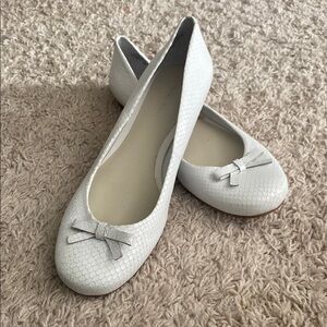 Cute Nine West White Ballet Flats - Size 8.5